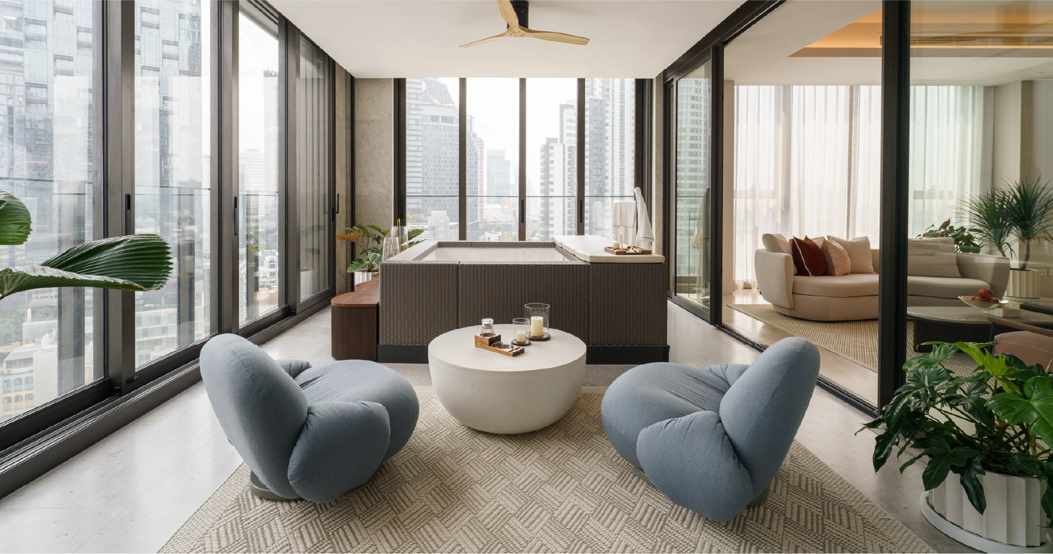 จากุสซี่ภายในห้องพักของคอนโดแพงสุดในไทย scope