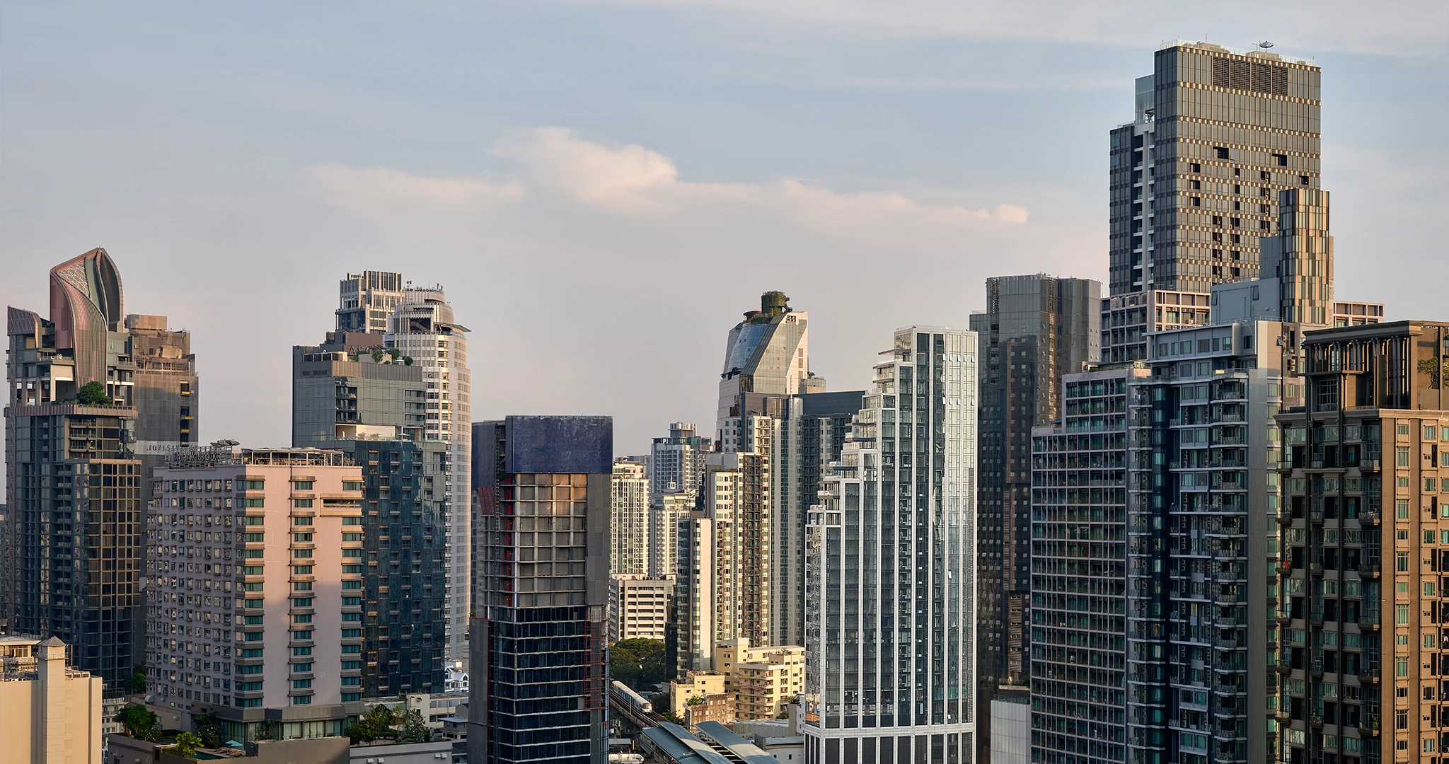 อาคารสูงในย่านทองหล่อที่เหมาะกับการลงทุนคอนโดทองหล่อ