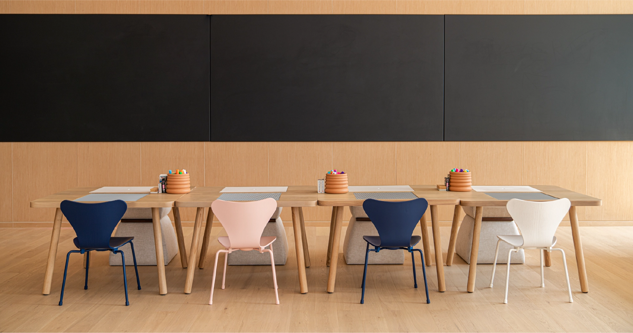 เฟอร์นิเจอร์ในห้องส่วนกลางของคอนโดมิเนียมจาก scope collection