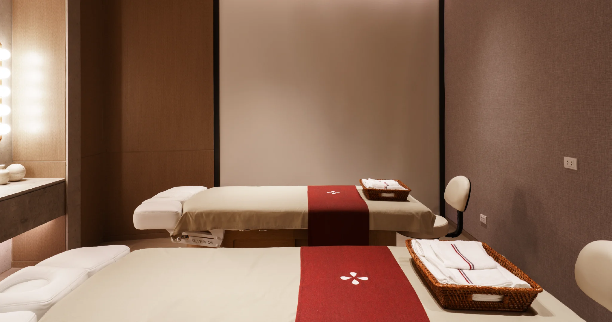 เตียงนอนในพื้นที่ส่วนกลางสำหรับสปาของคอนโด high end จาก scope